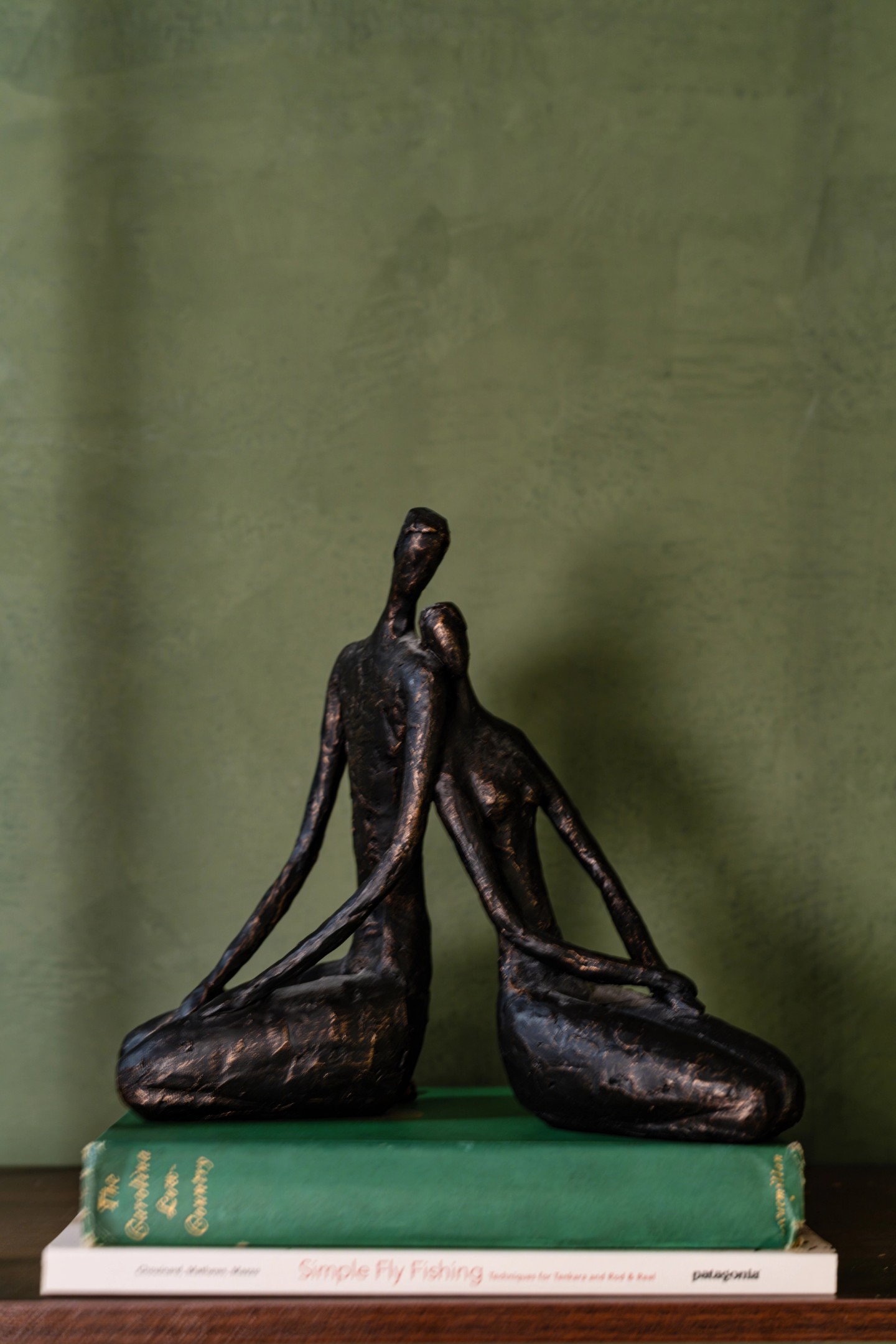 ORGANIC portrait shelf with ceramic detail 2