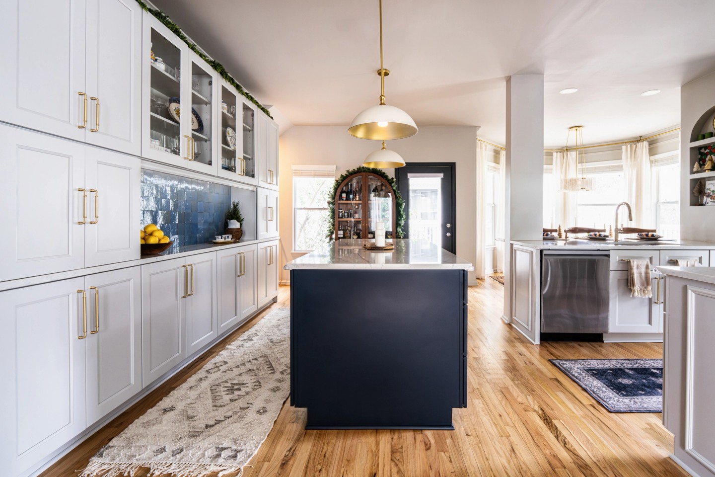 SOLE landscape island straight view