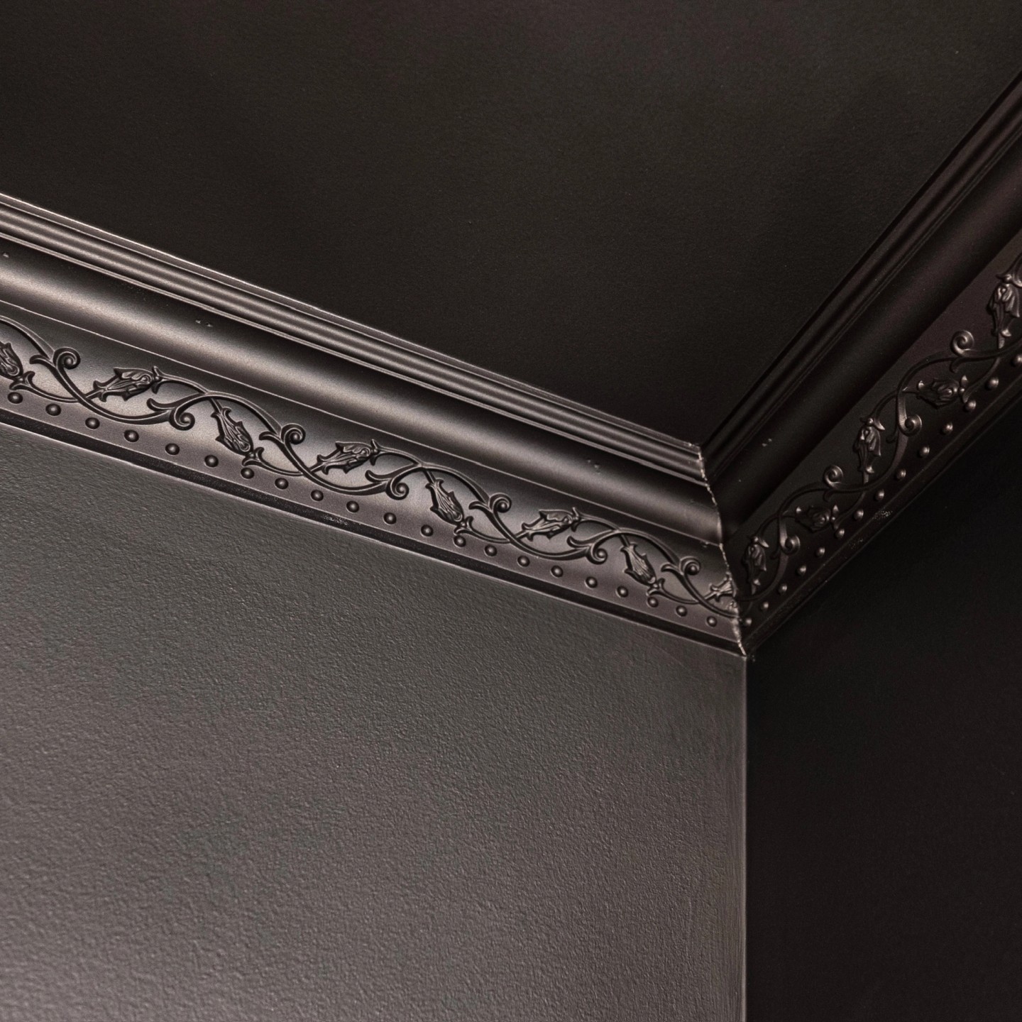 BELLE bathroom trim close-up corner