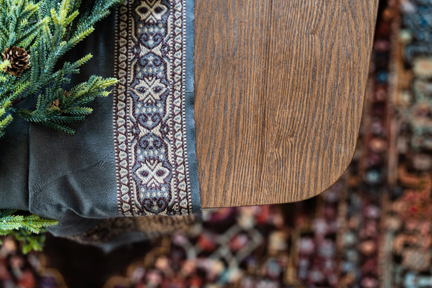 SOLE landscape dining table overhead