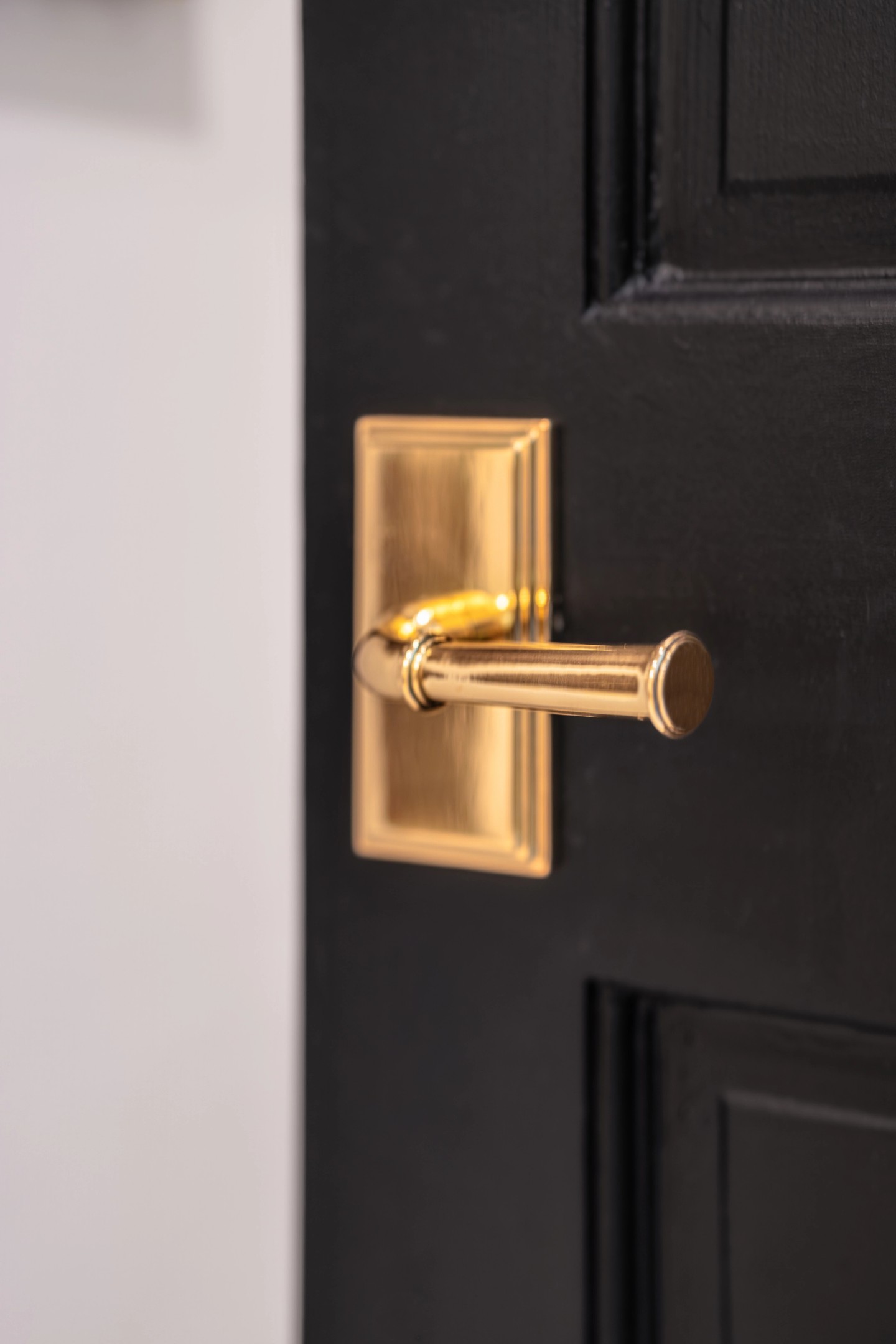 CLUB portrait handle close-up