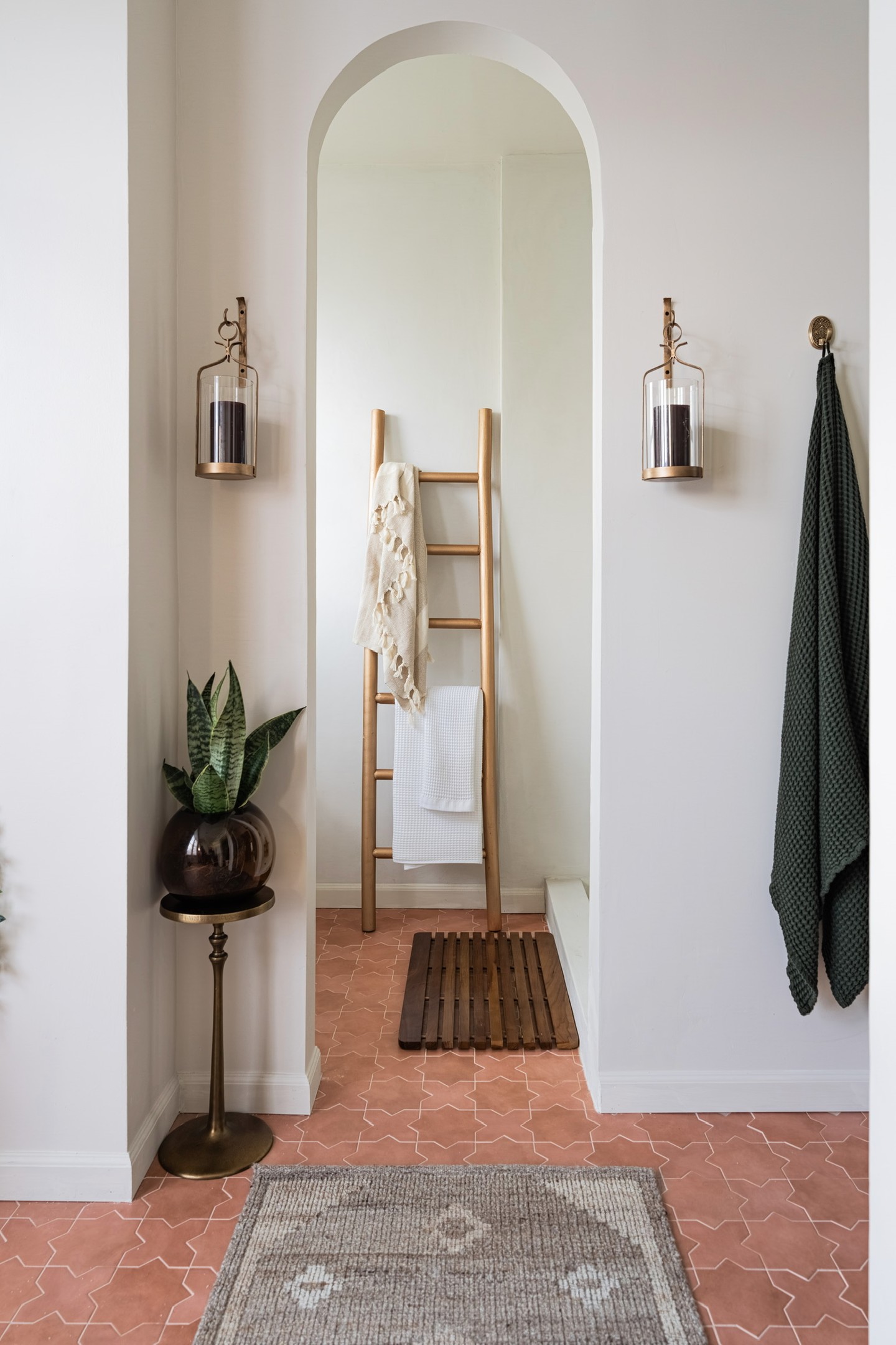 GARDEN portrait, arch centered