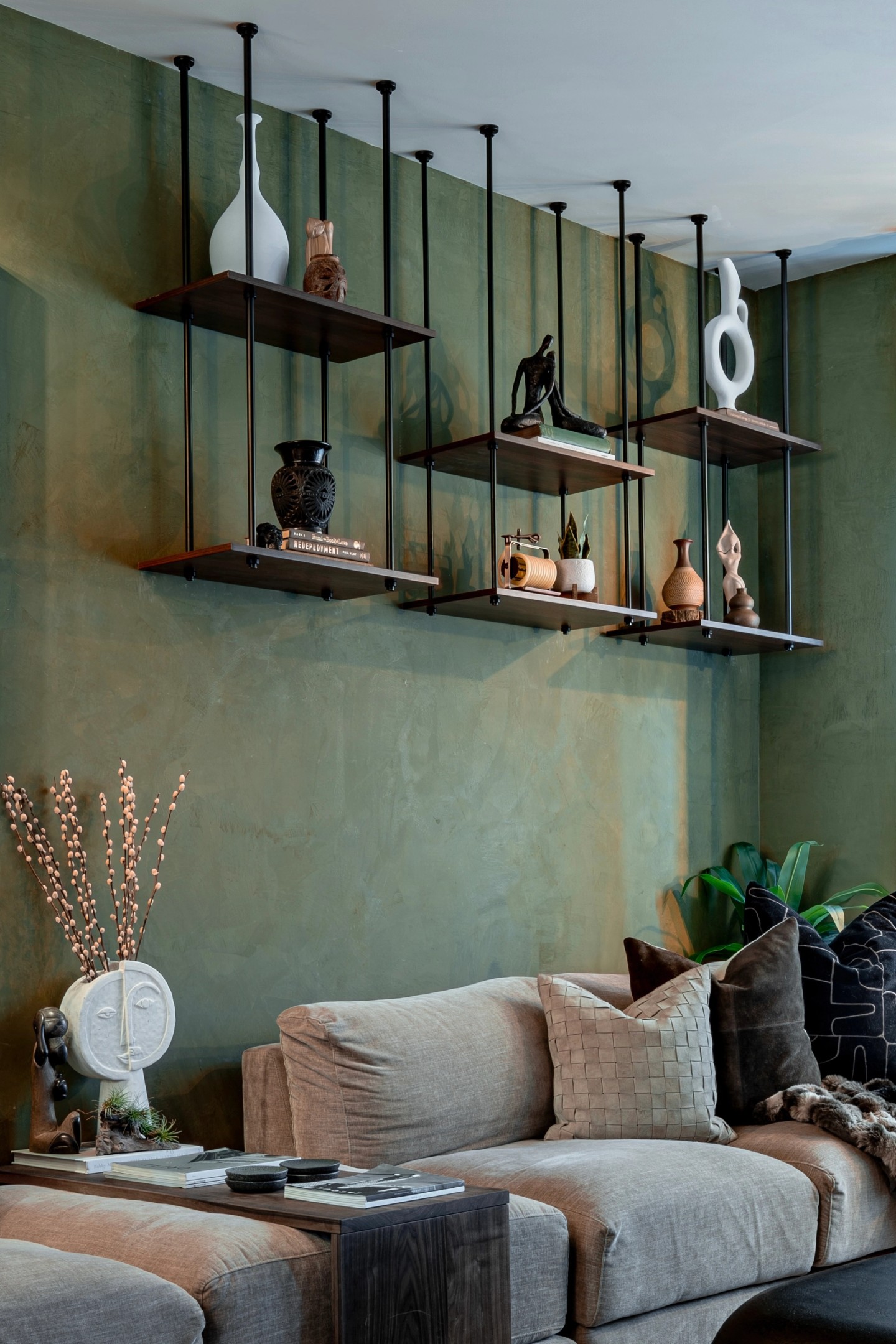 ORGANIC portrait hanging shelves