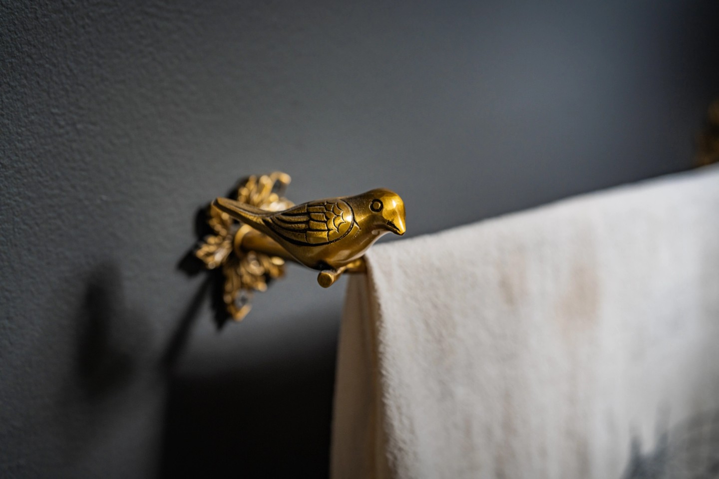 GINGKO landscape, bird brass bar