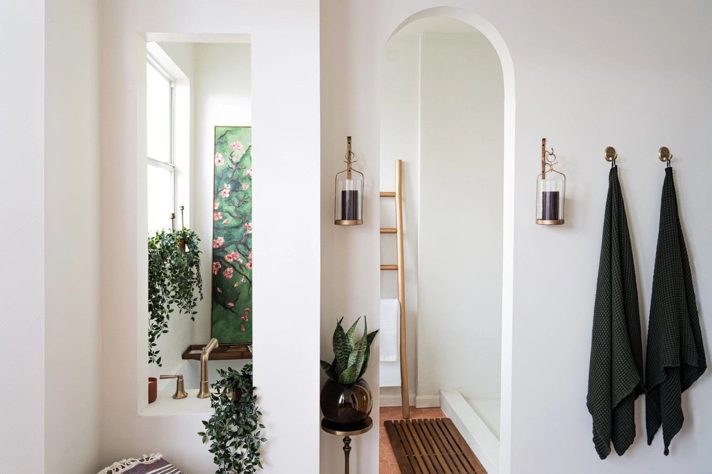 GARDEN landscape, arch and bathtub opening