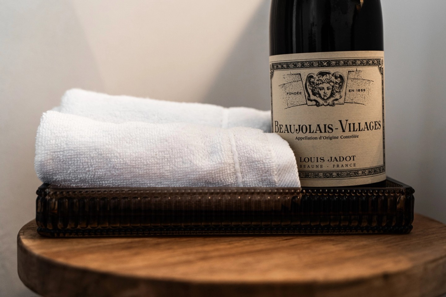 GARDEN landscape, wine and towels