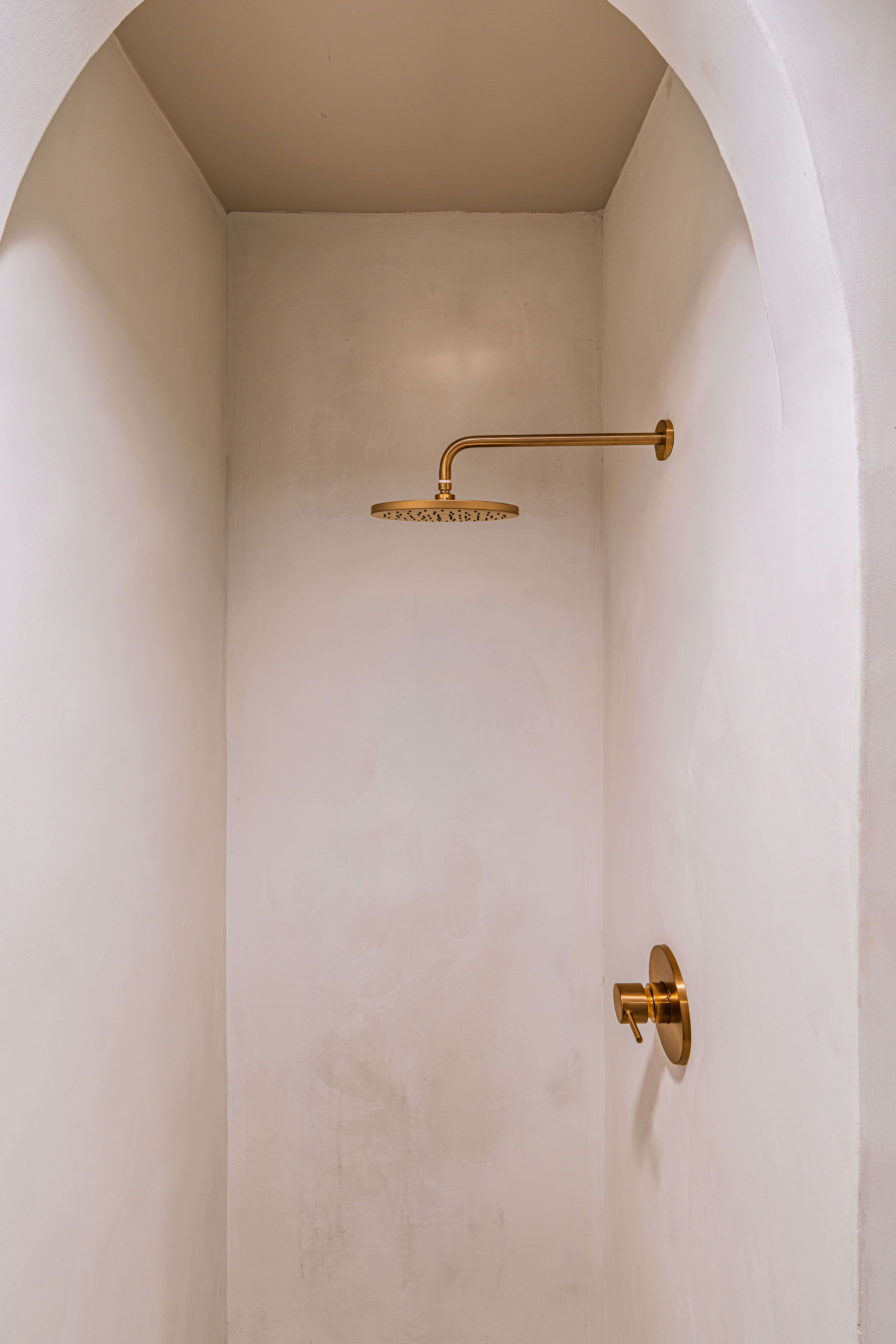 CLUB portrait shower close-up