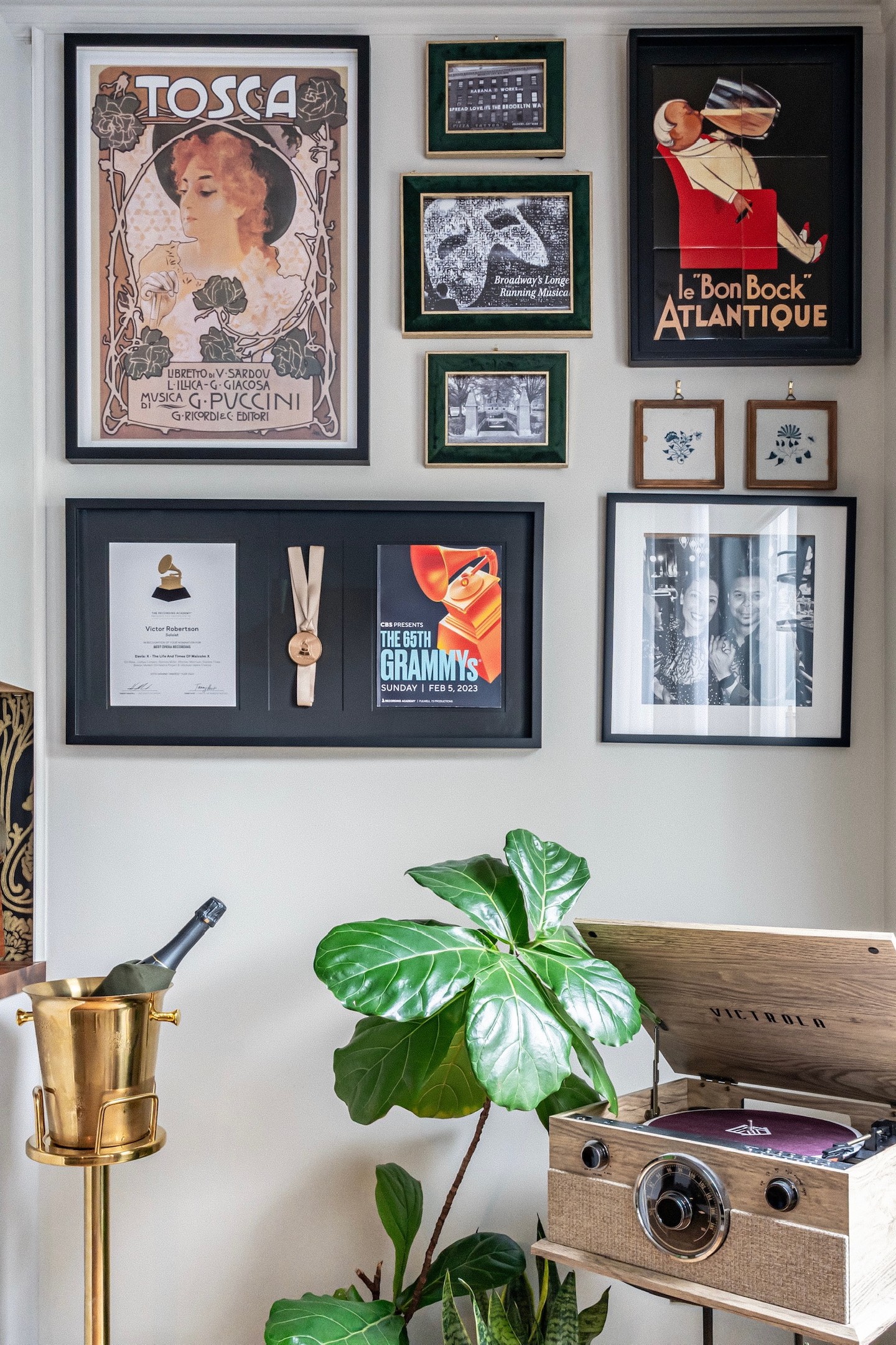 POSH portrait, gallery-wall close-up