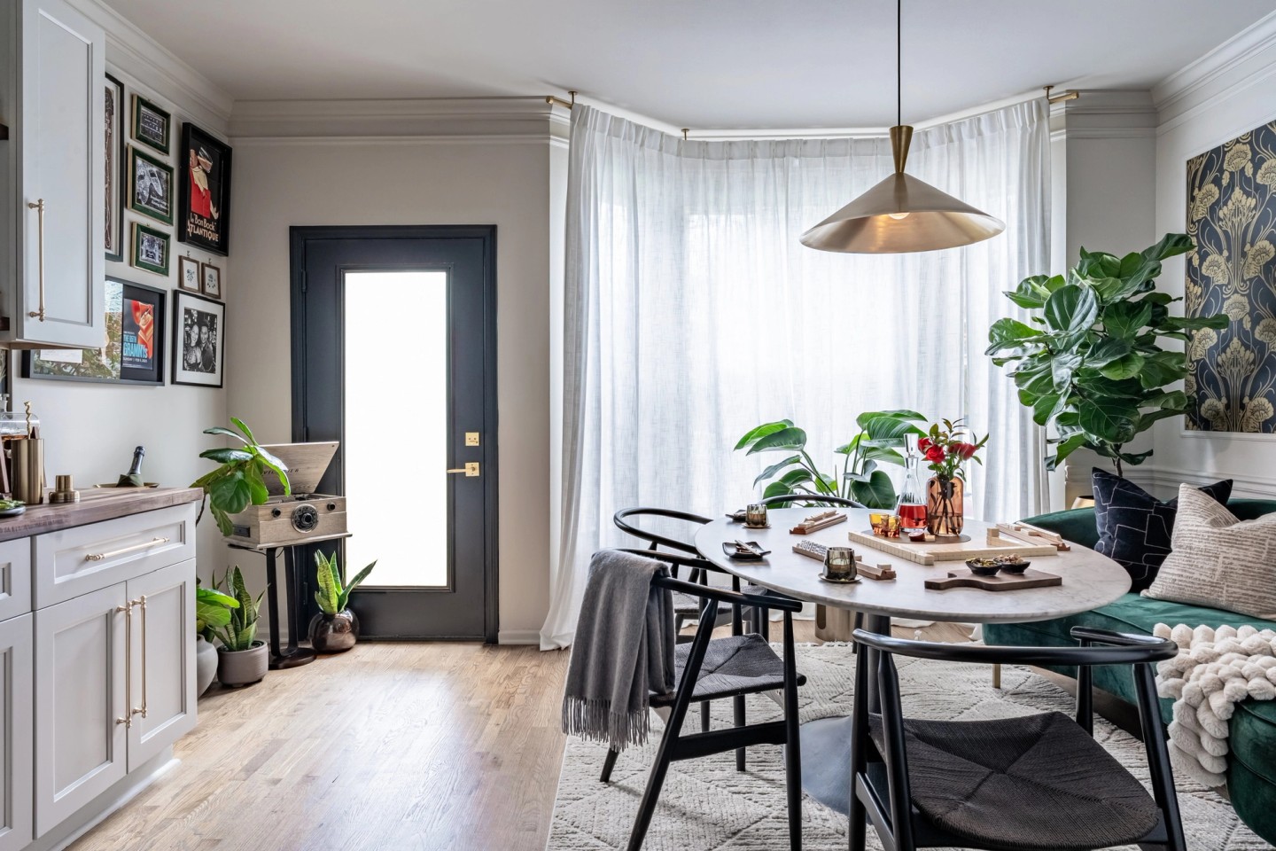 POSH landscape, wide, dining table