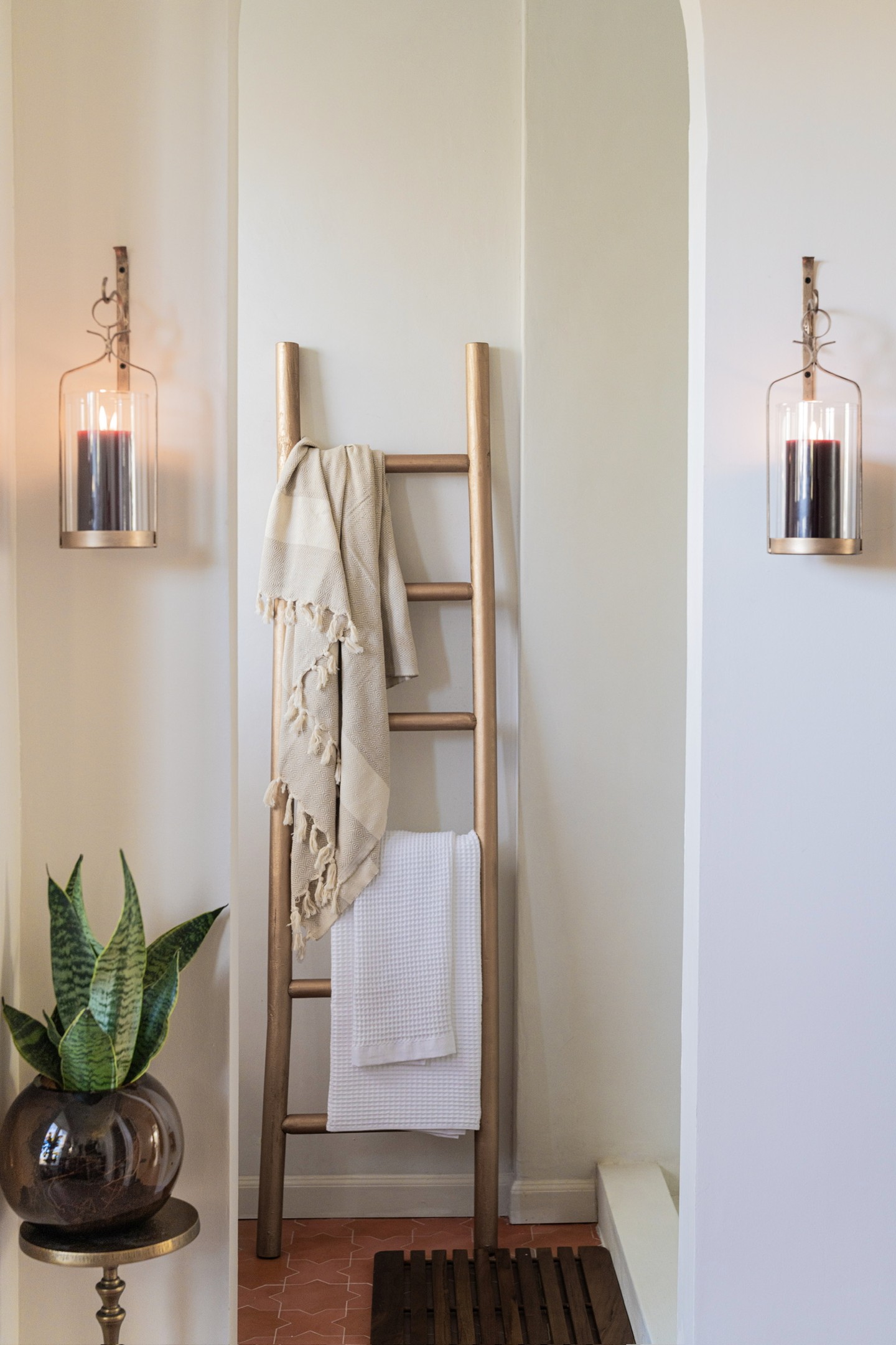 GARDEN portrait, arch and ladder close-up