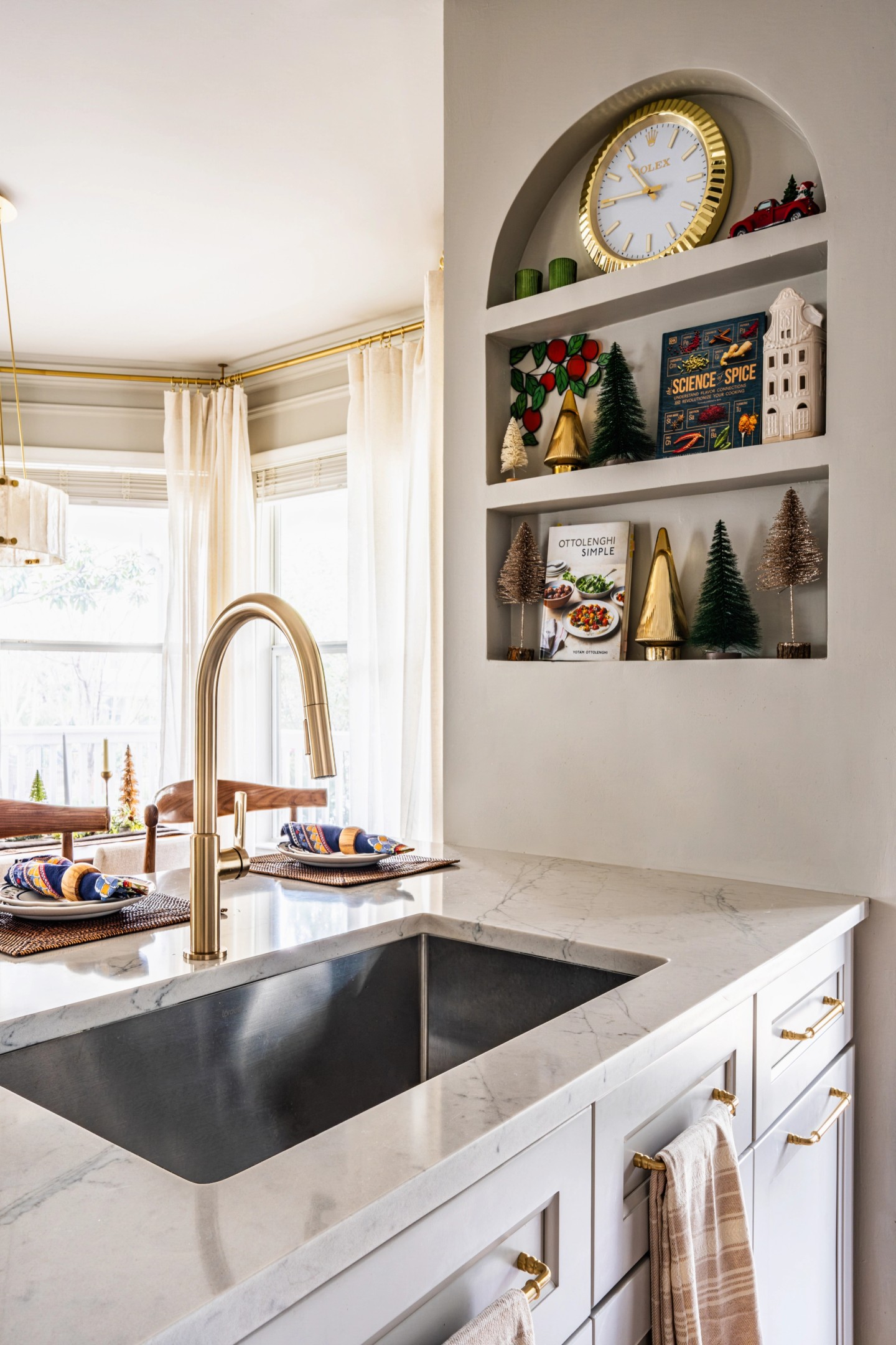 SOLE portrait sink and arch cutout