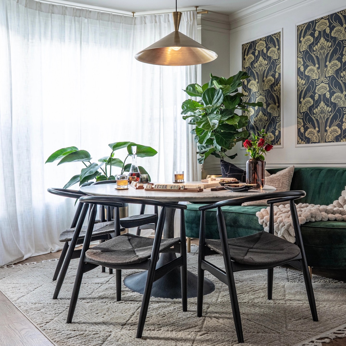 POSH square, dining table, lighting, wallpaper