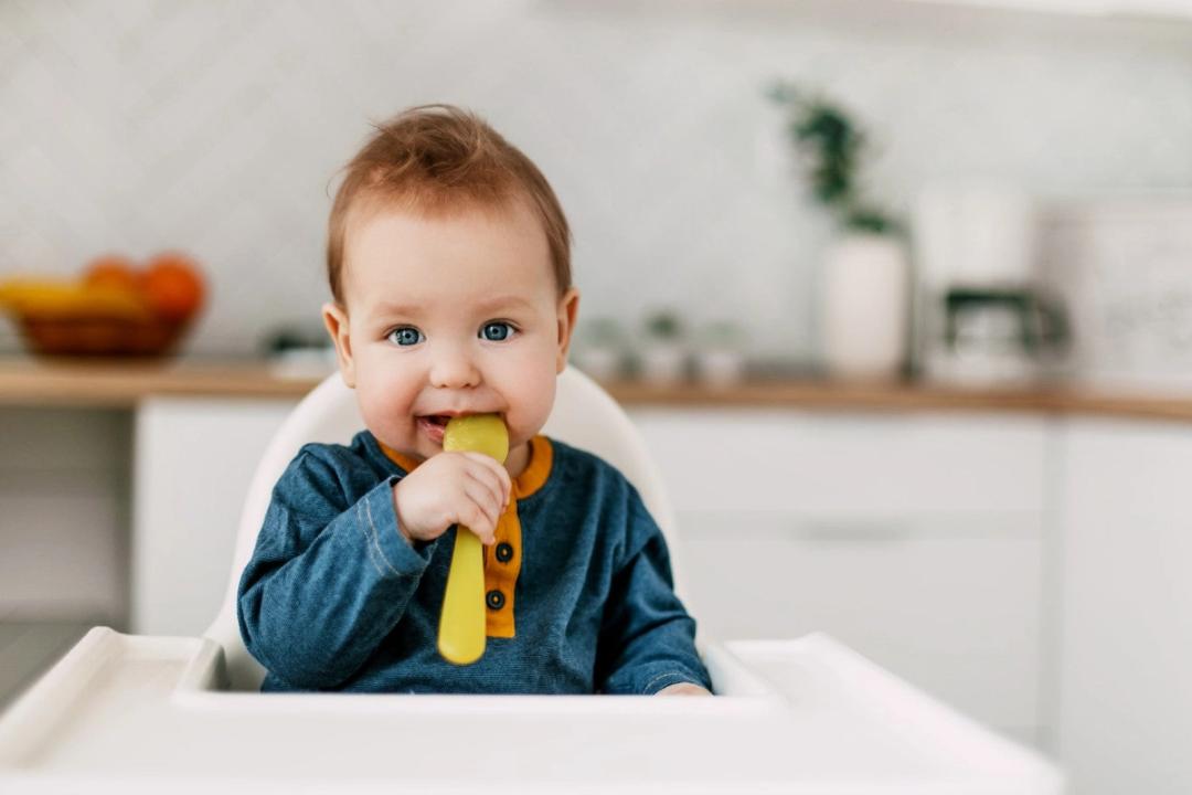 When Can Babies Use a Spoon and Fork?