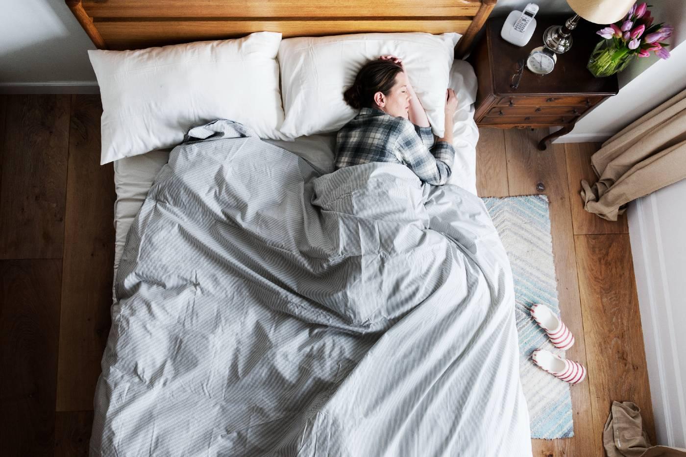 Woman sleeping in bed to boost brain health