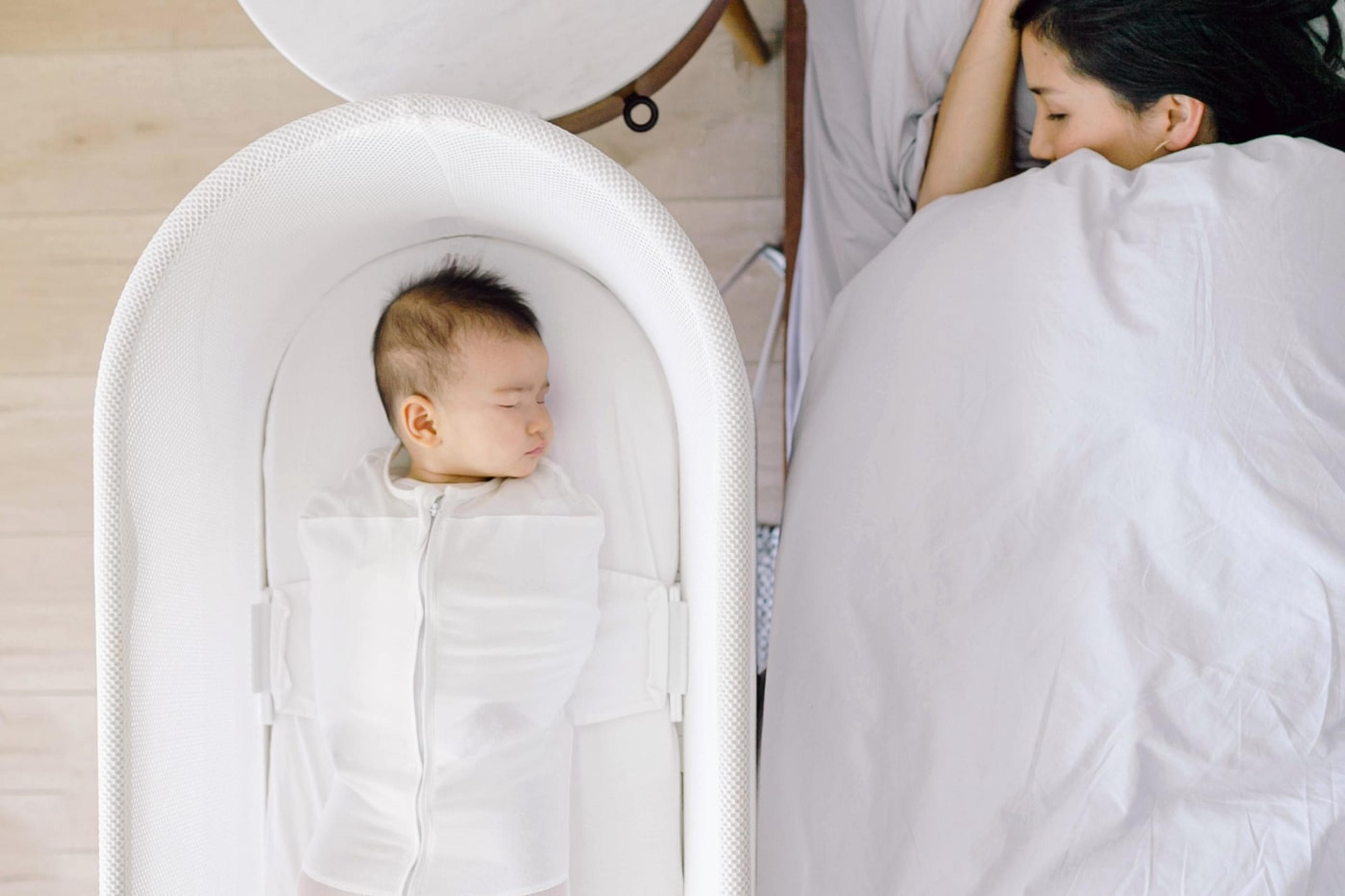 is snoo worth is? baby sleeping in snoo next to sleeping mom