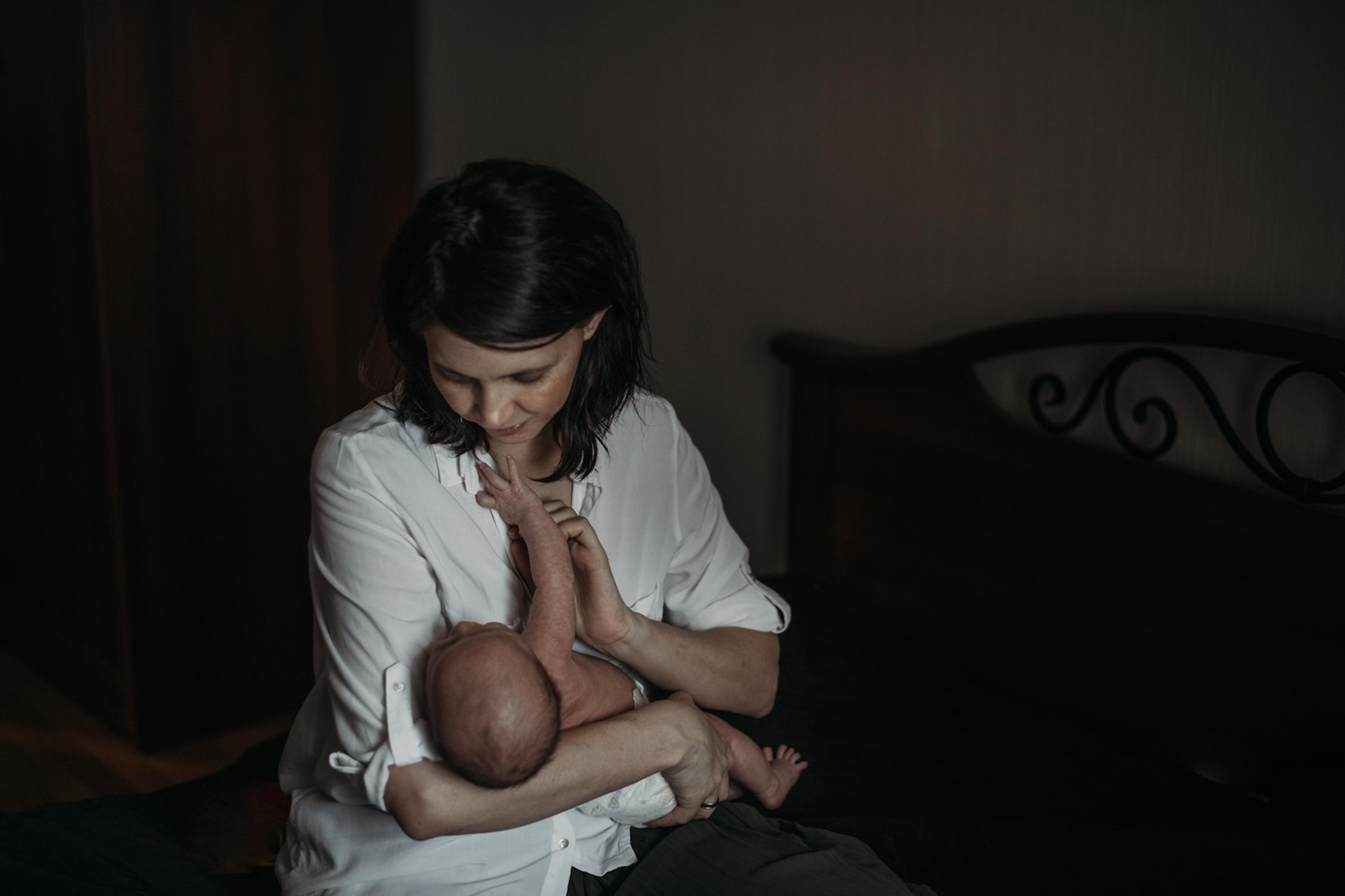 A mom feeds her newborn in the middle of the night