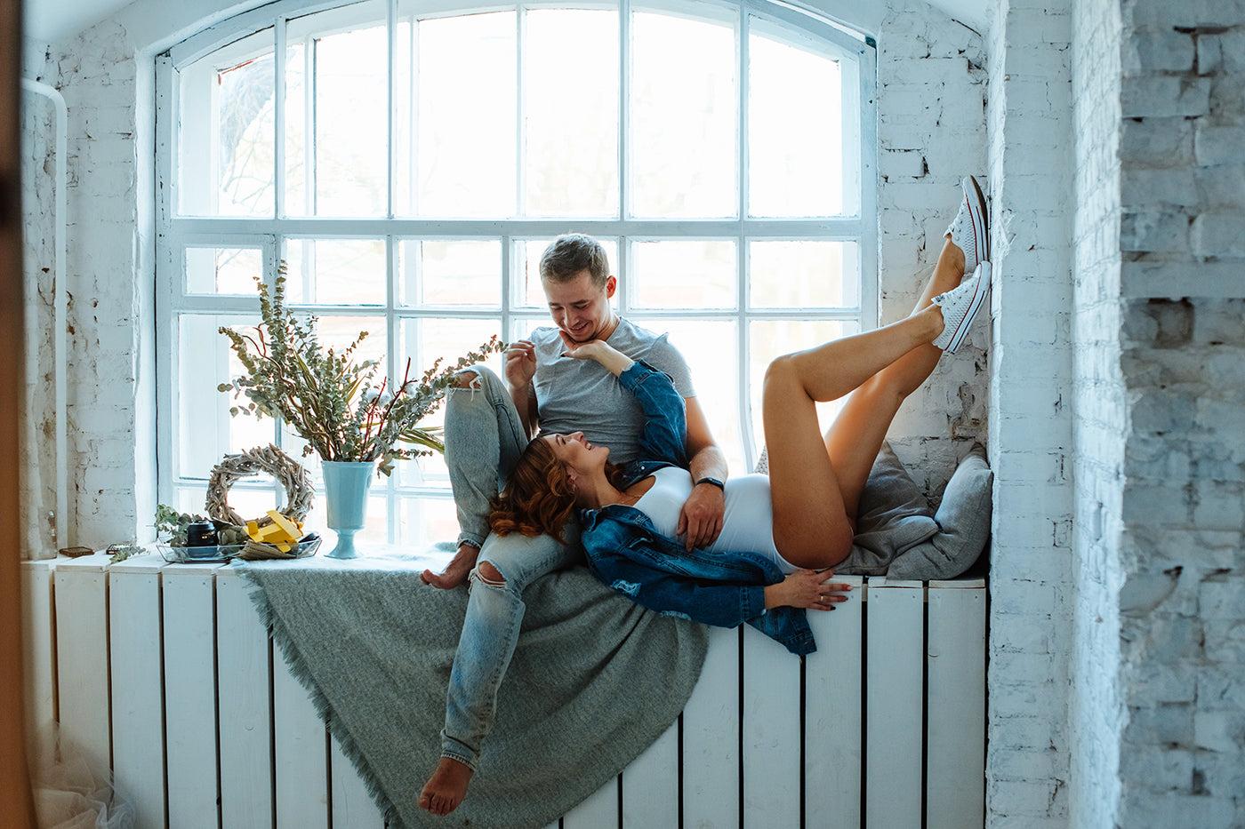 expecting-parents-relaxing