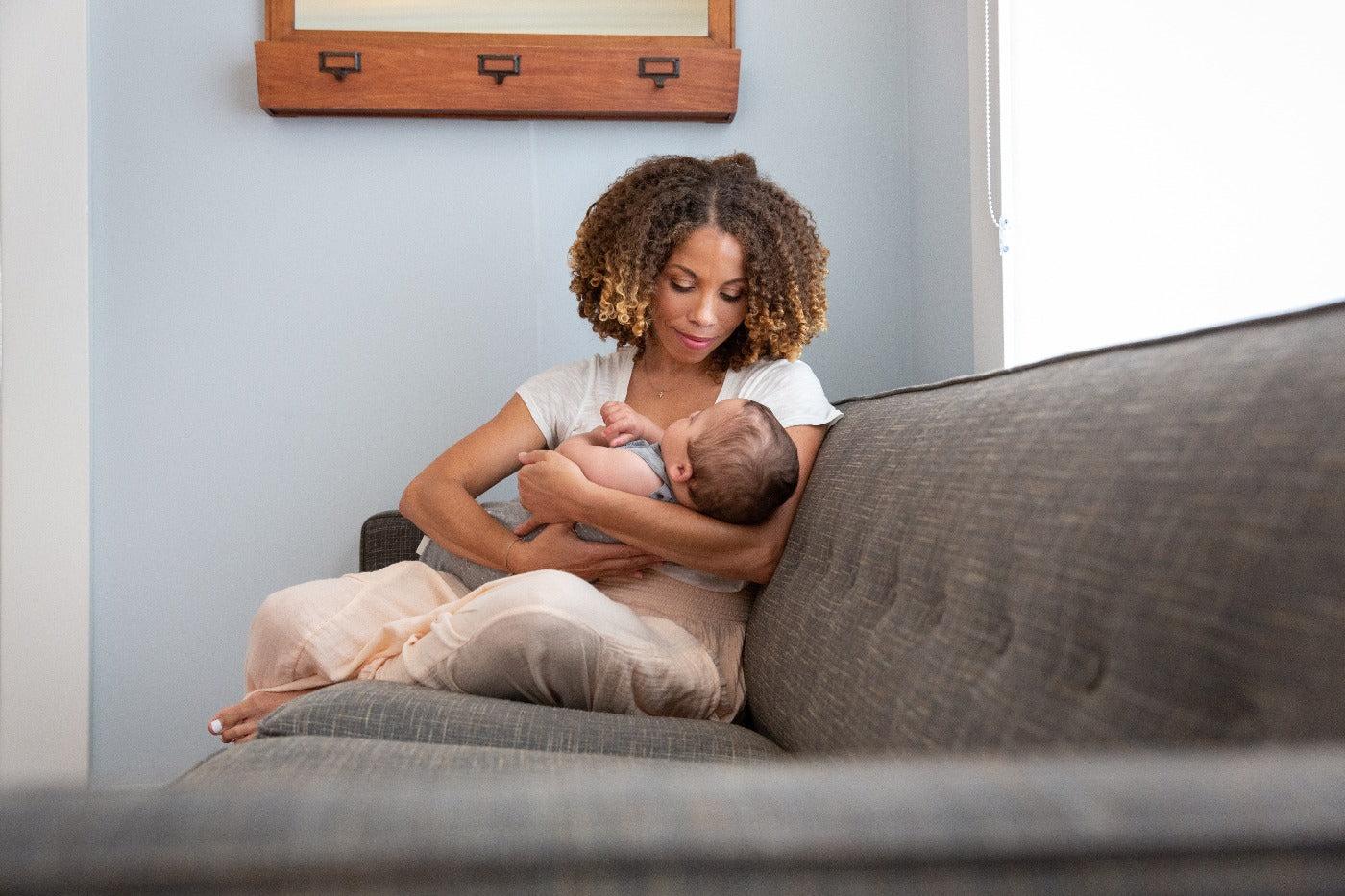 black-mom-breastfeeding