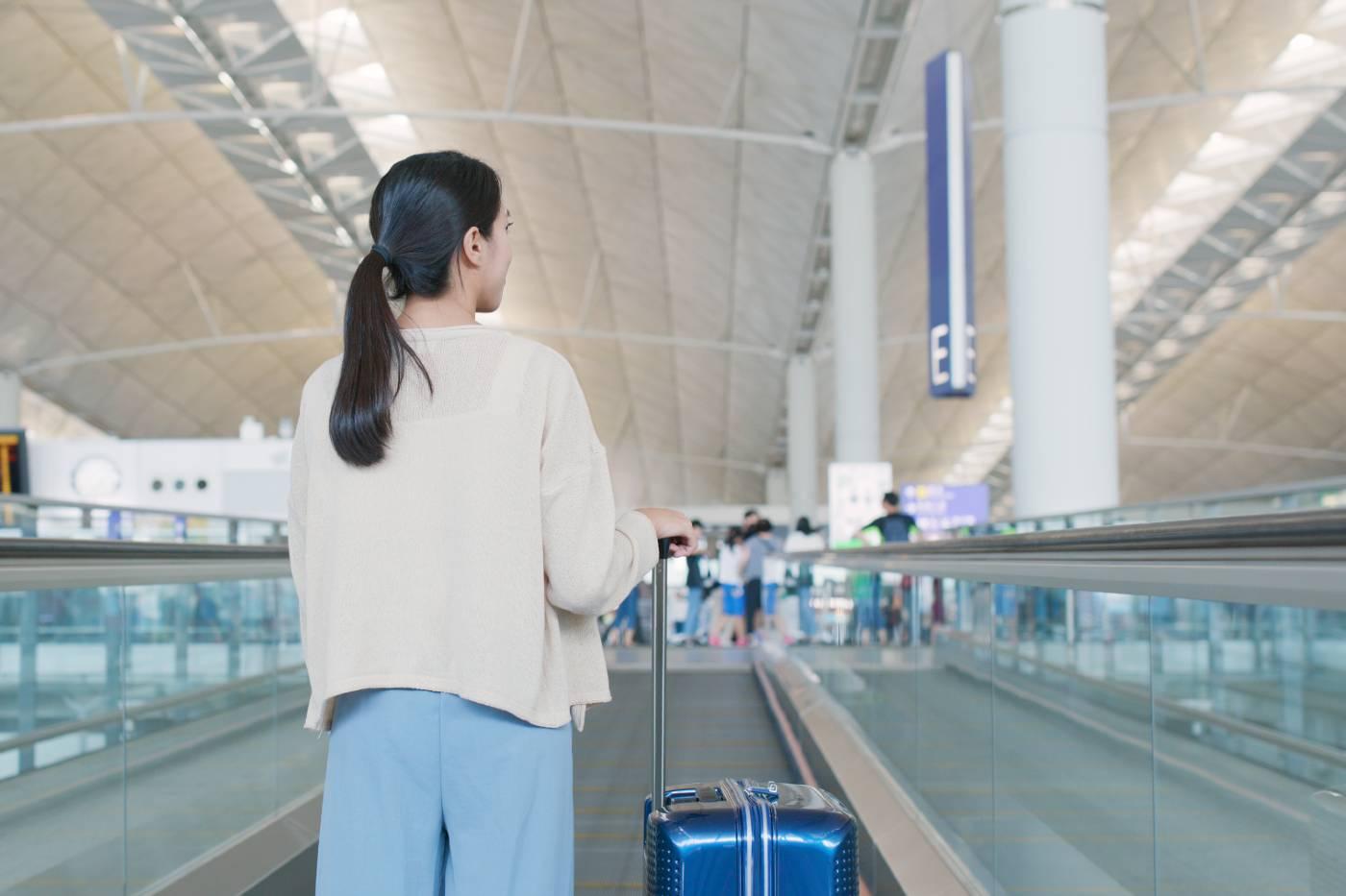 pregnancy and travel: eating on the go, woman in airport