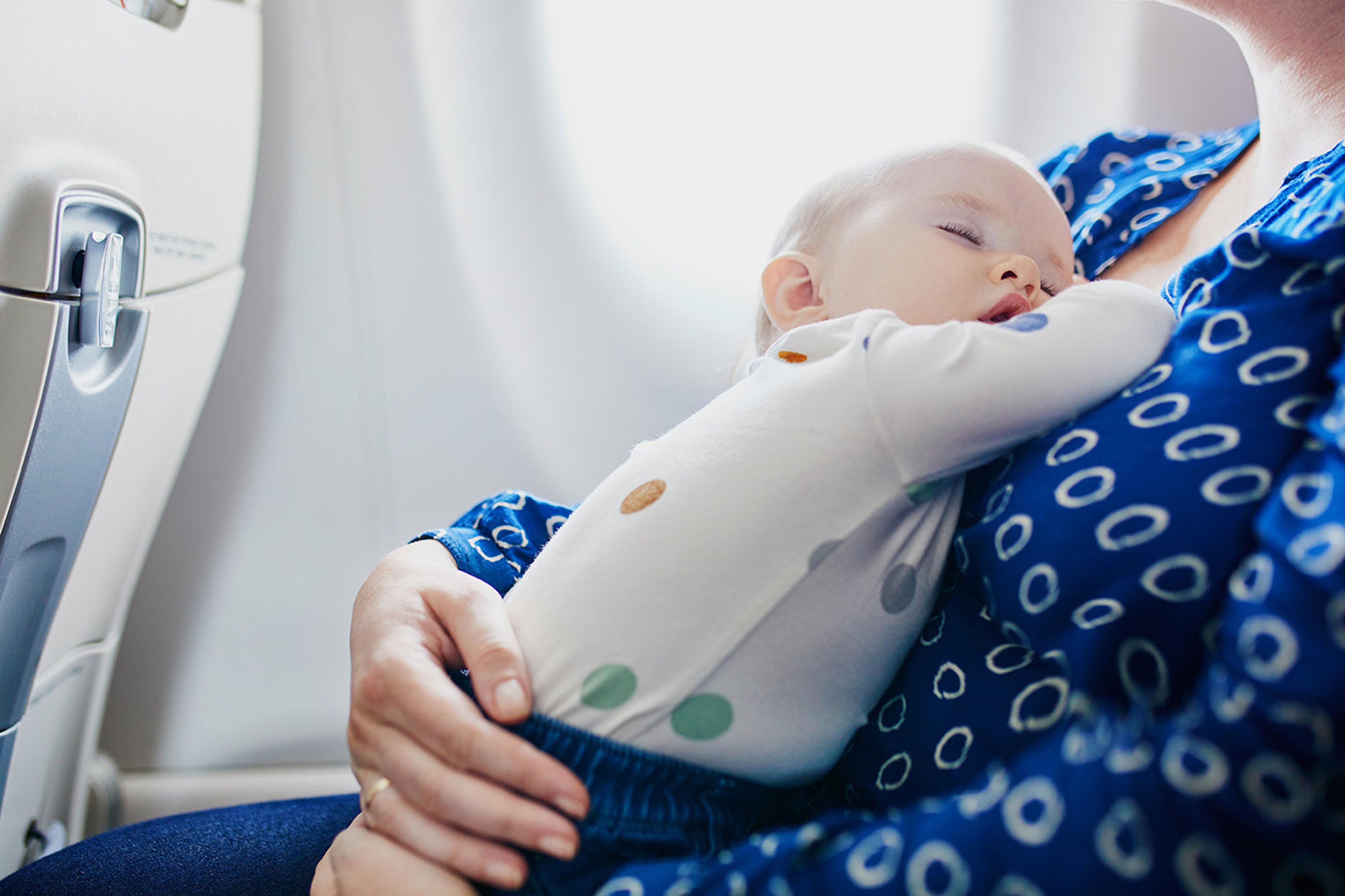 baby-sleeping-on-mom-on-airplane