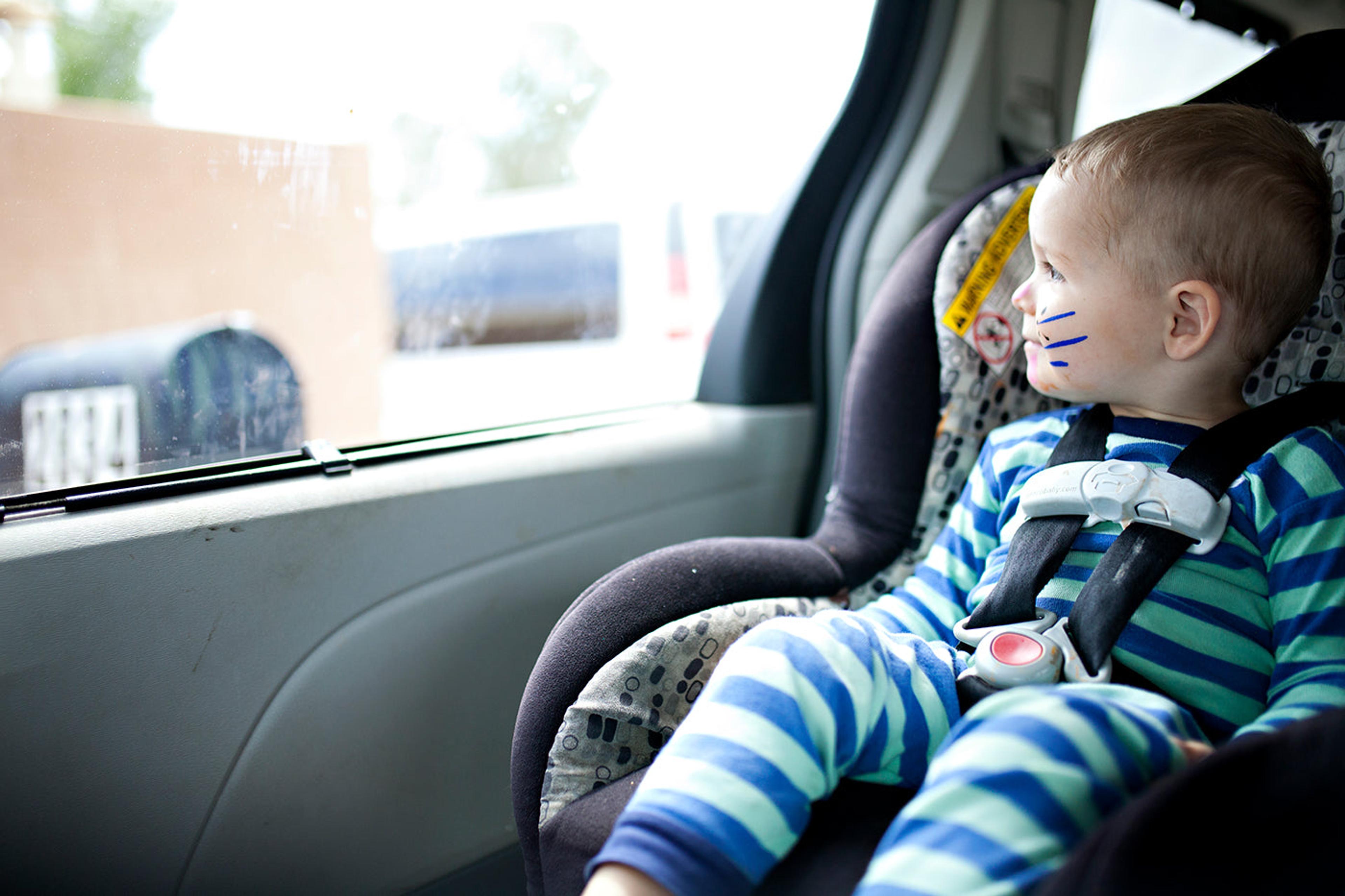 toddler-in-car-seat