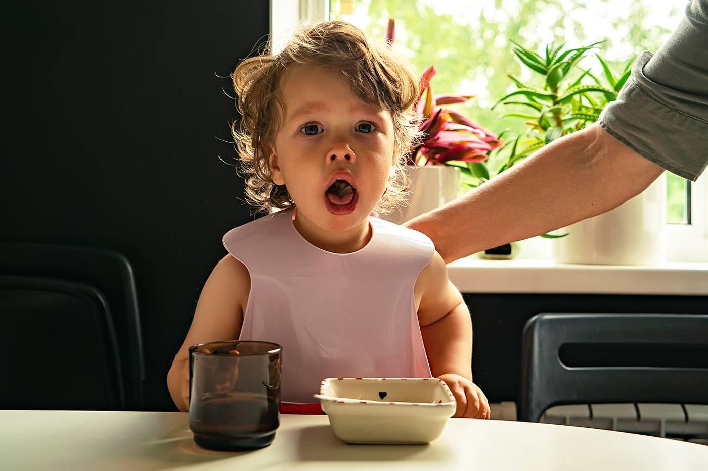 Toddler choking at the kitchen table