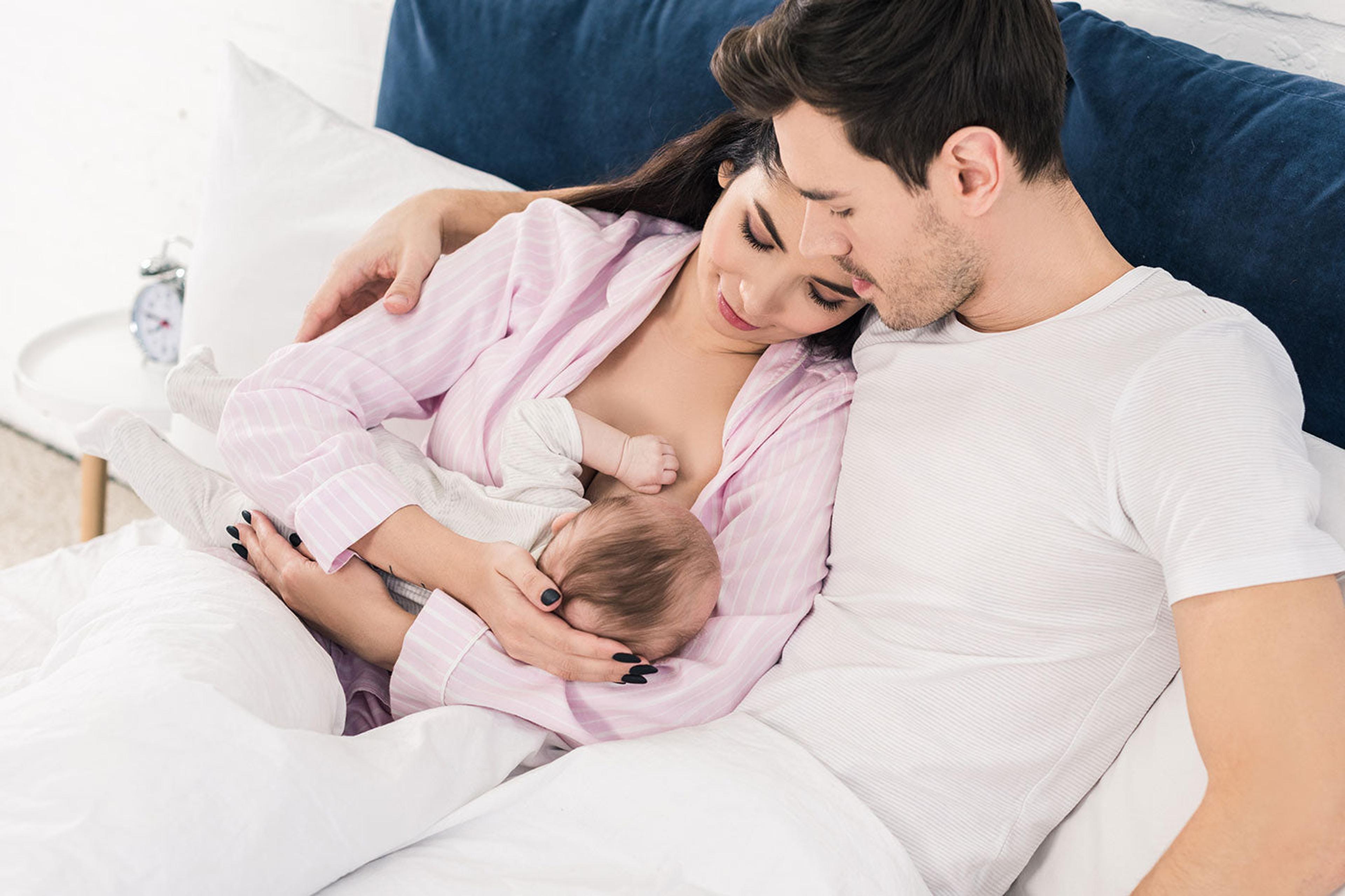 mom-breastfeeding-baby-with-dad-supporting-mom