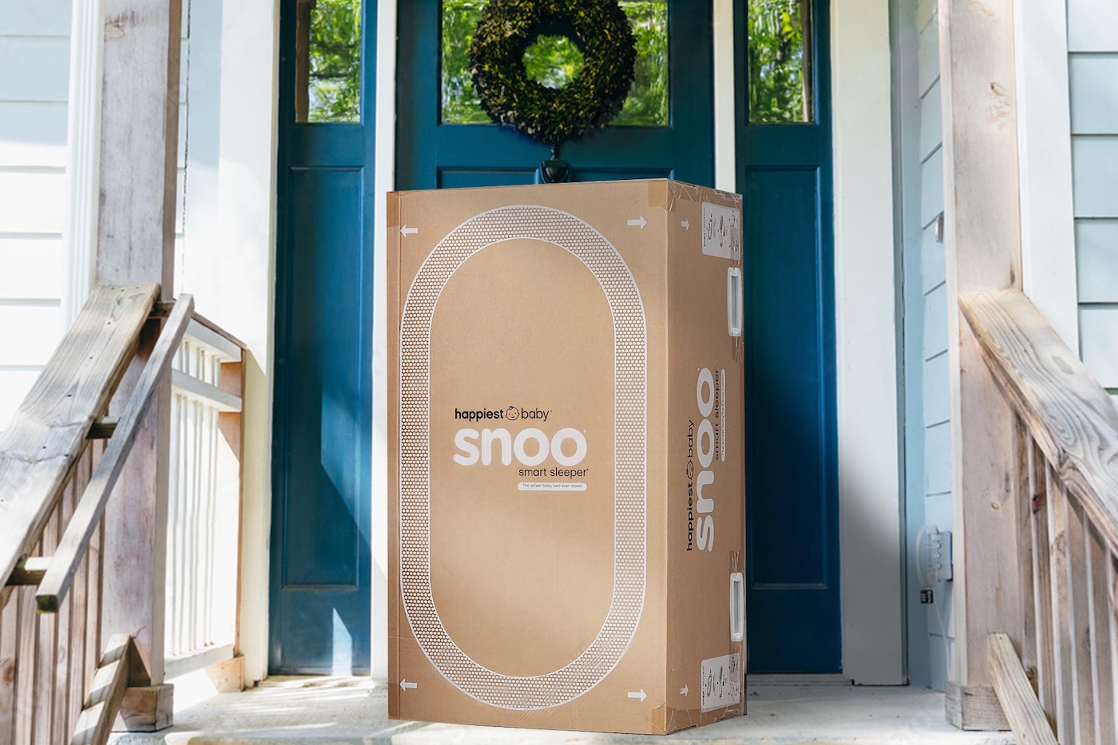 A rental SNOO box on a new SNOO user's front porch