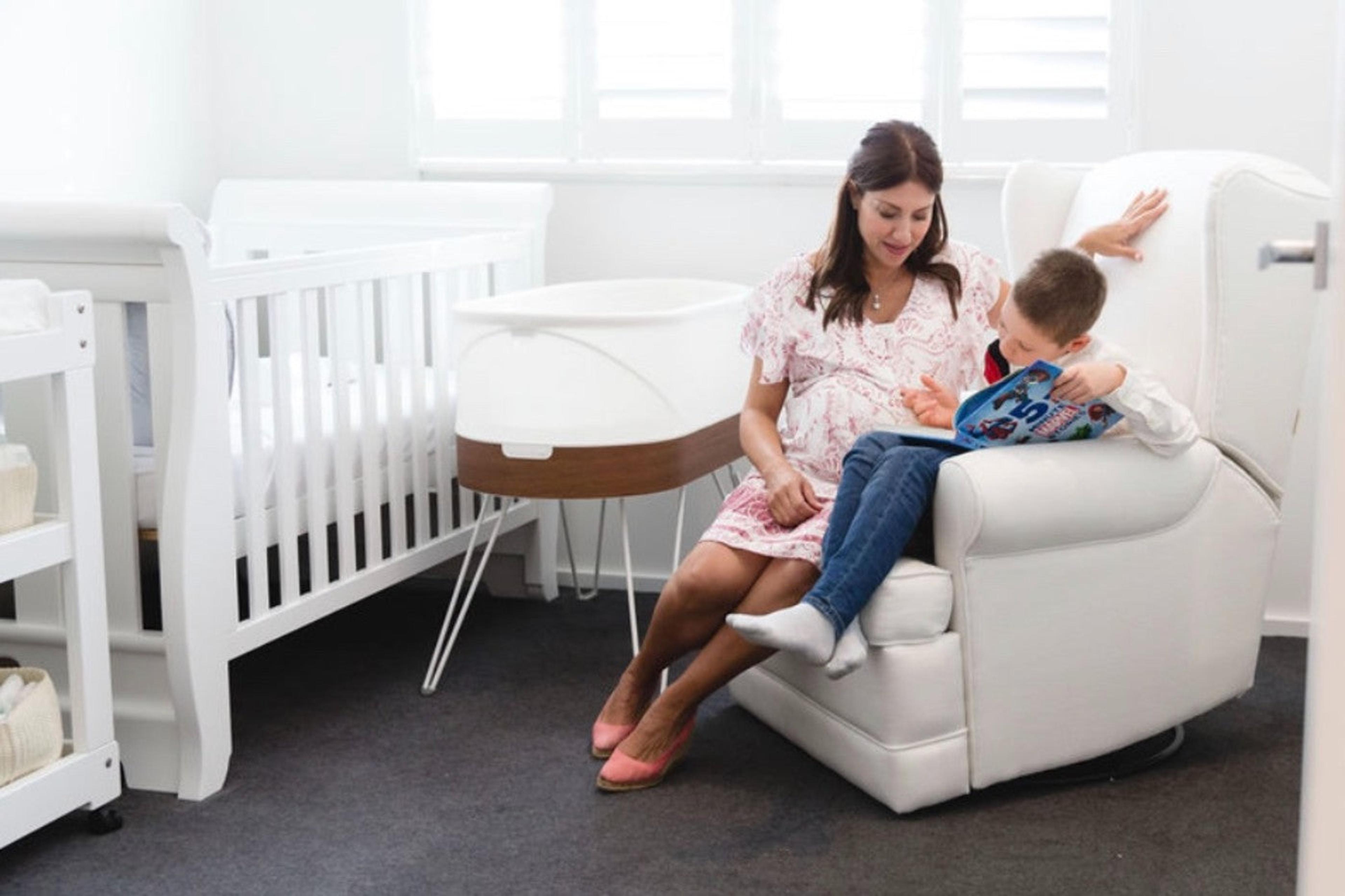 pregnant-mom-with-toddler-snoo-review