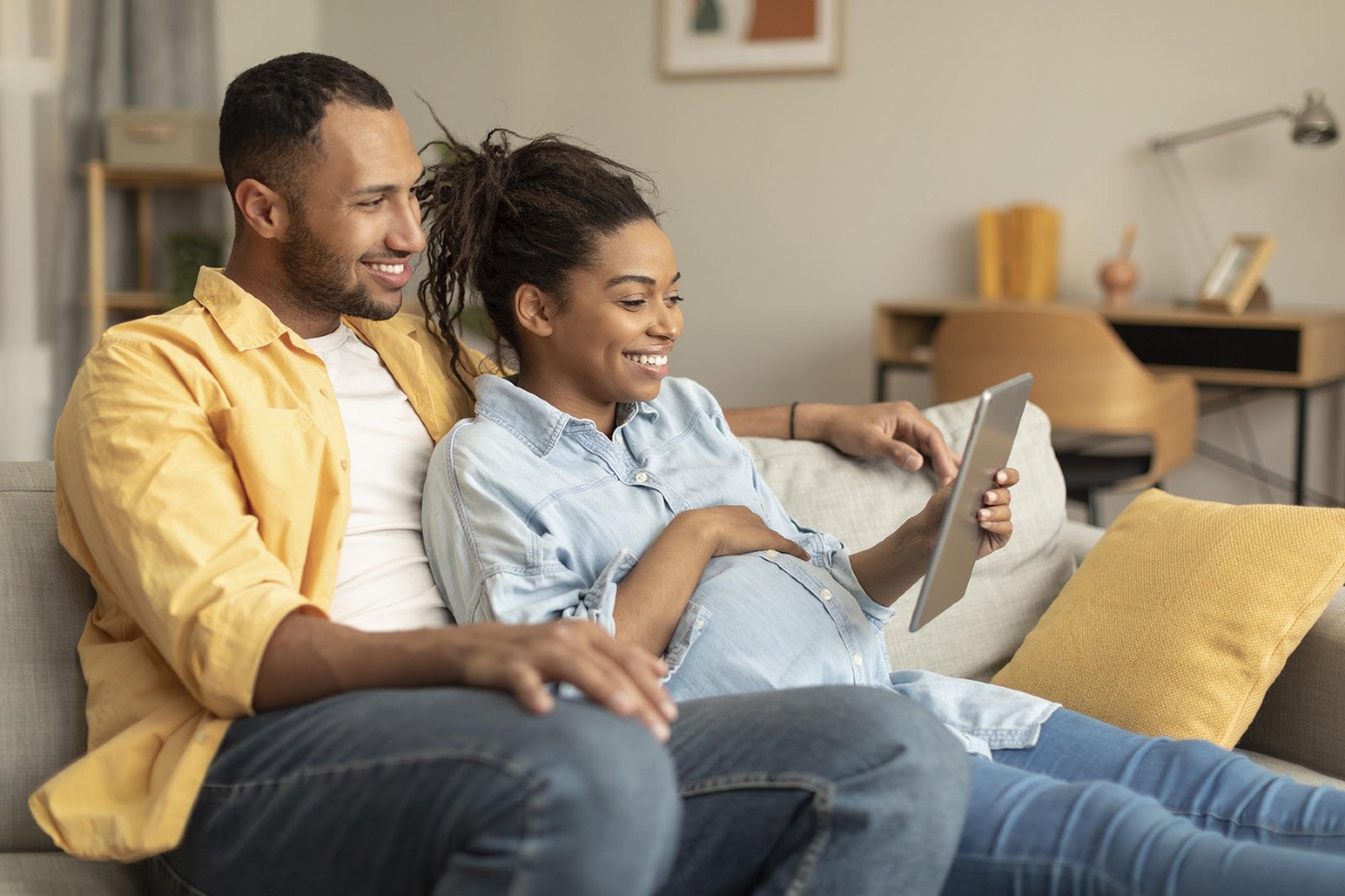 Pregnant couple shopping for Happiest Baby products on Amazon