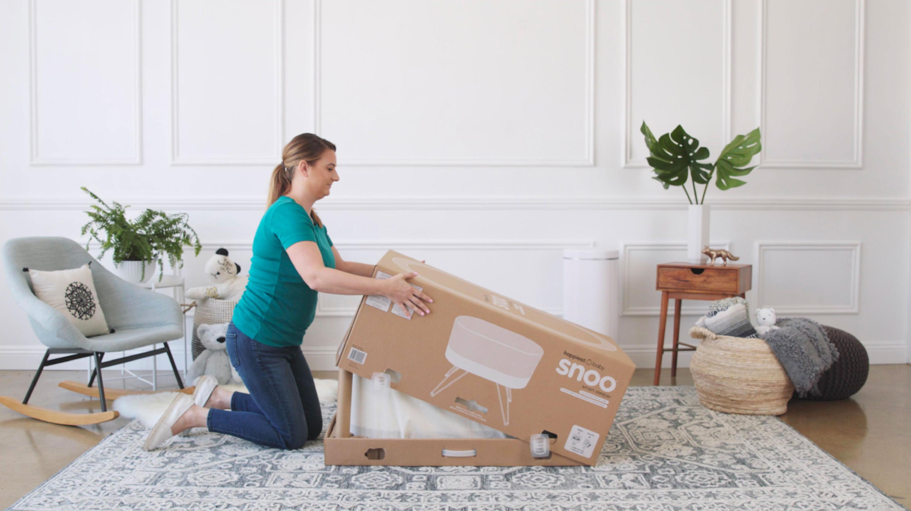 mom-unpacking-and-setting-up-snoo-smart-sleeper