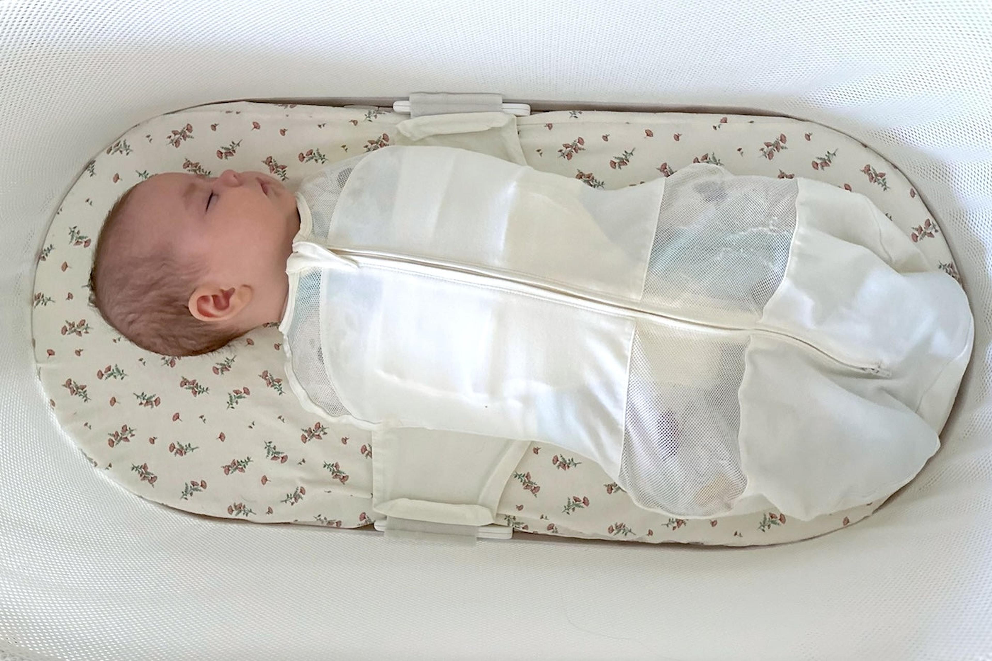 baby sleeping safely in SNOO Smart Sleeper