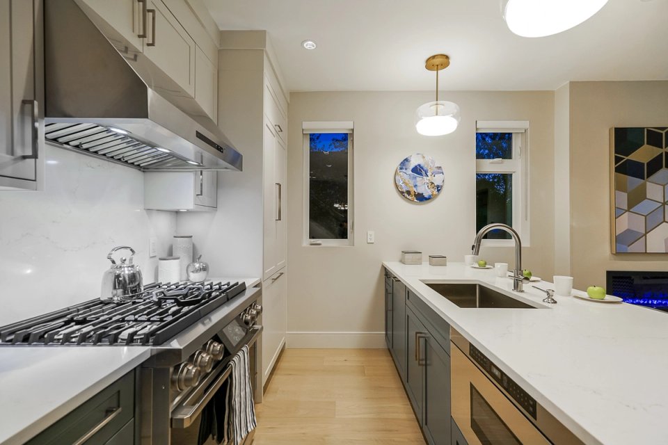 E 10th Avenue — project photograph 28