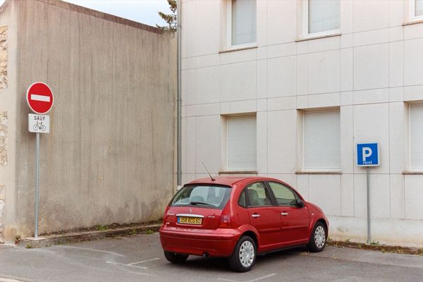 Faire enlever une voiture sur un parking privé : le guide