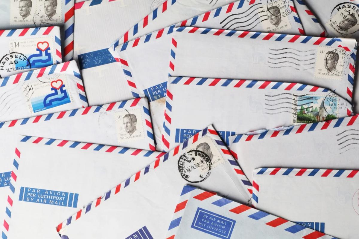 Réexpédition du courrier vers une adresse à l'étranger avec La Poste