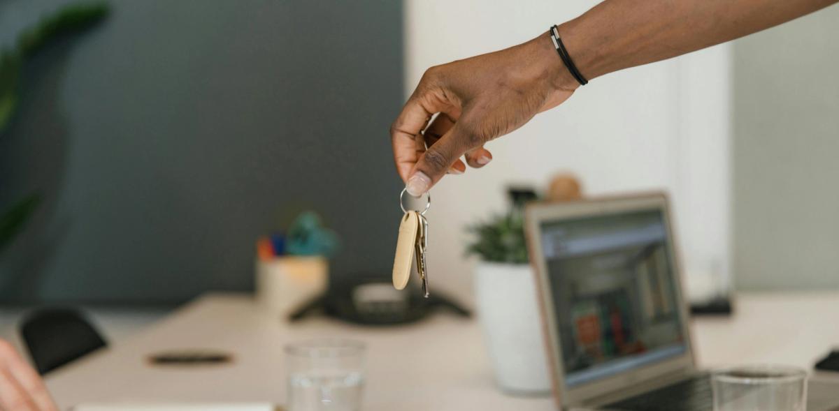 Checklist de restitution d'appartement avec clés et état des lieux de sortie