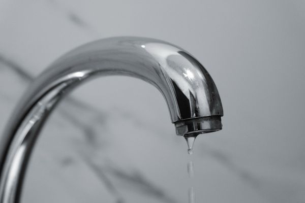 Dégât des eaux en location : démarches et responsabilités