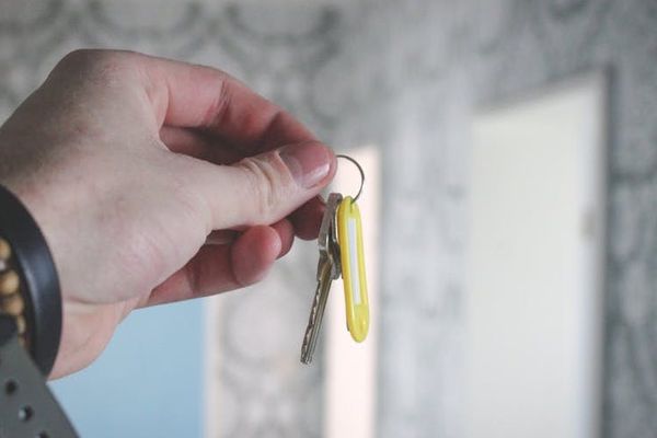 Caution ménage : ce que le propriétaire peut retenir