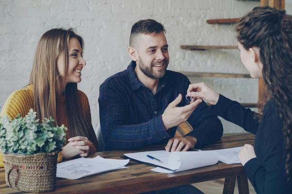 Qui paie les honoraires d'agence ? La réponse claire