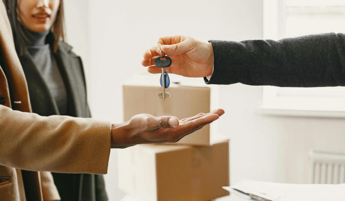 État des lieux entre locataire et bailleur dans un appartement
