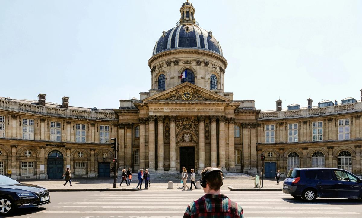 Carte des arrondissements de Paris avec les quartiers étudiants et jeunes actifs mis en avant