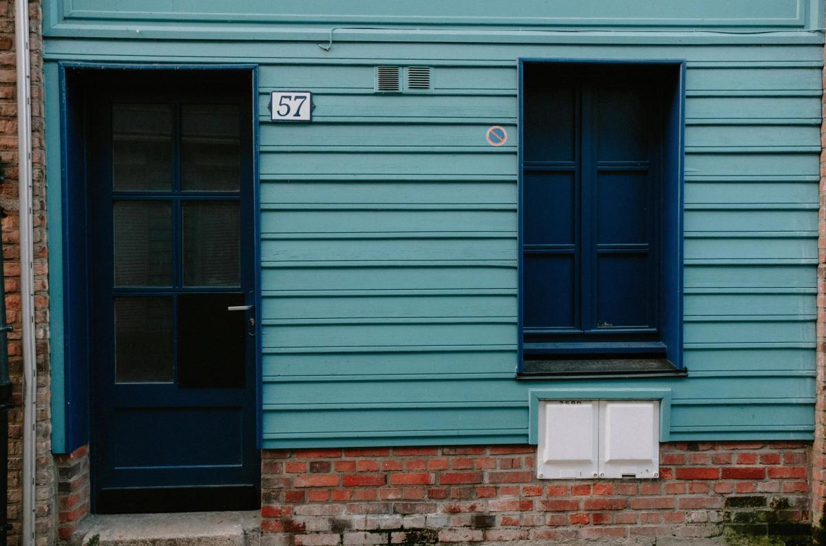 Illustration des points d'entrée des punaises sur une façade de maison