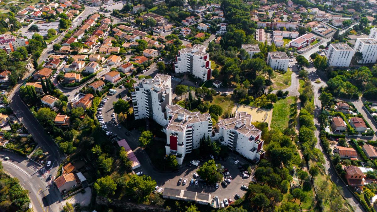 Comparaison des trois stratégies d'investissement LMNP : ancien, neuf et résidences gérées