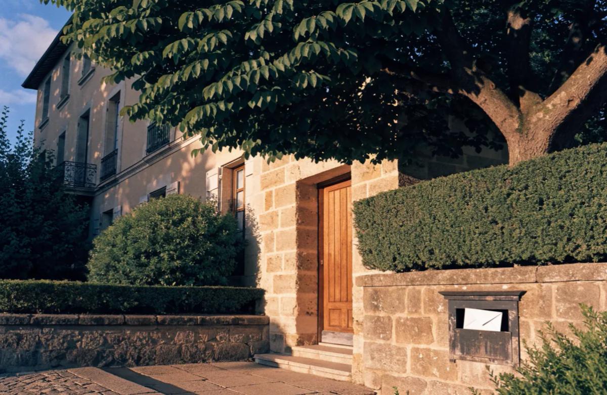 Boîte aux lettres d'une porte d'entrée : c'est par là que passe la notification recommandée au bailleur