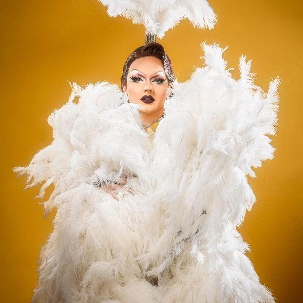 Alexa Feathered Queen