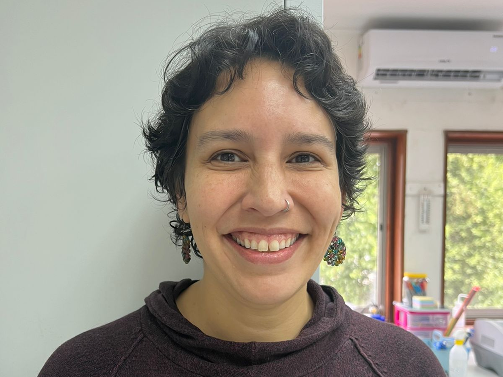 Portrait image of a woman