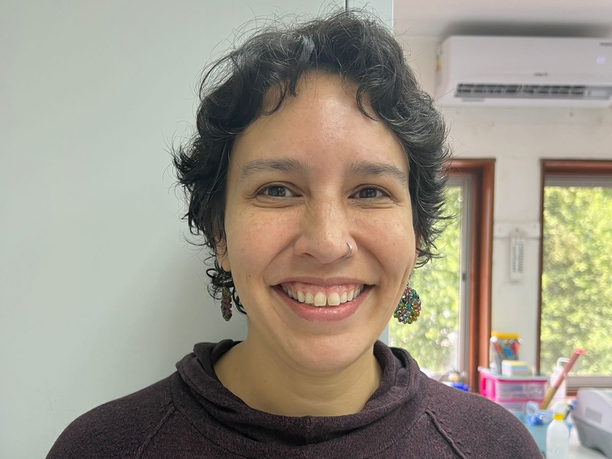 Portrait image of a woman