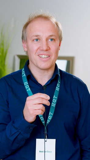 Bob De Caux