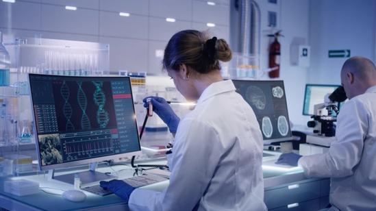 Two scientist working in a lab