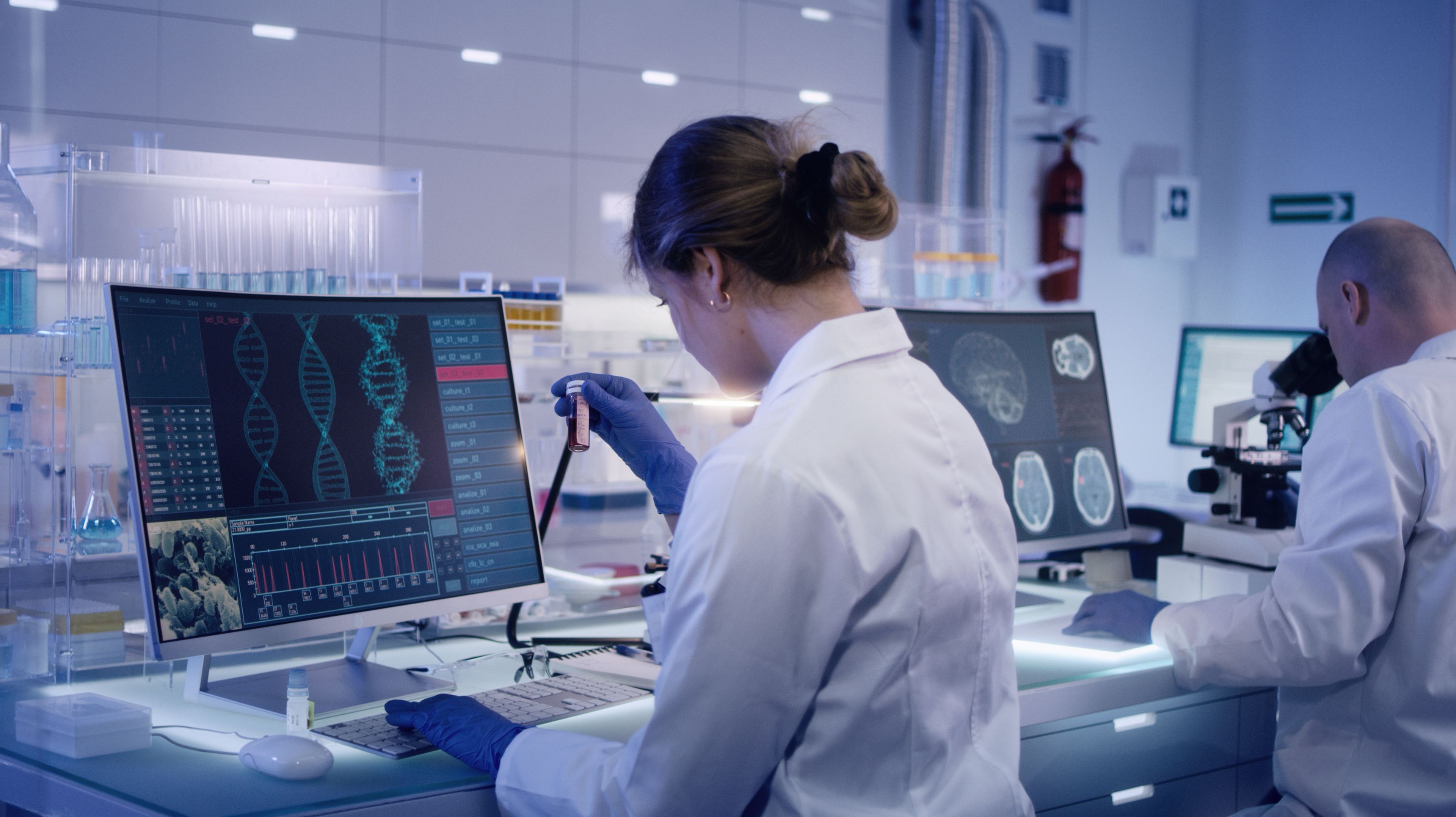 Two scientist working in a lab